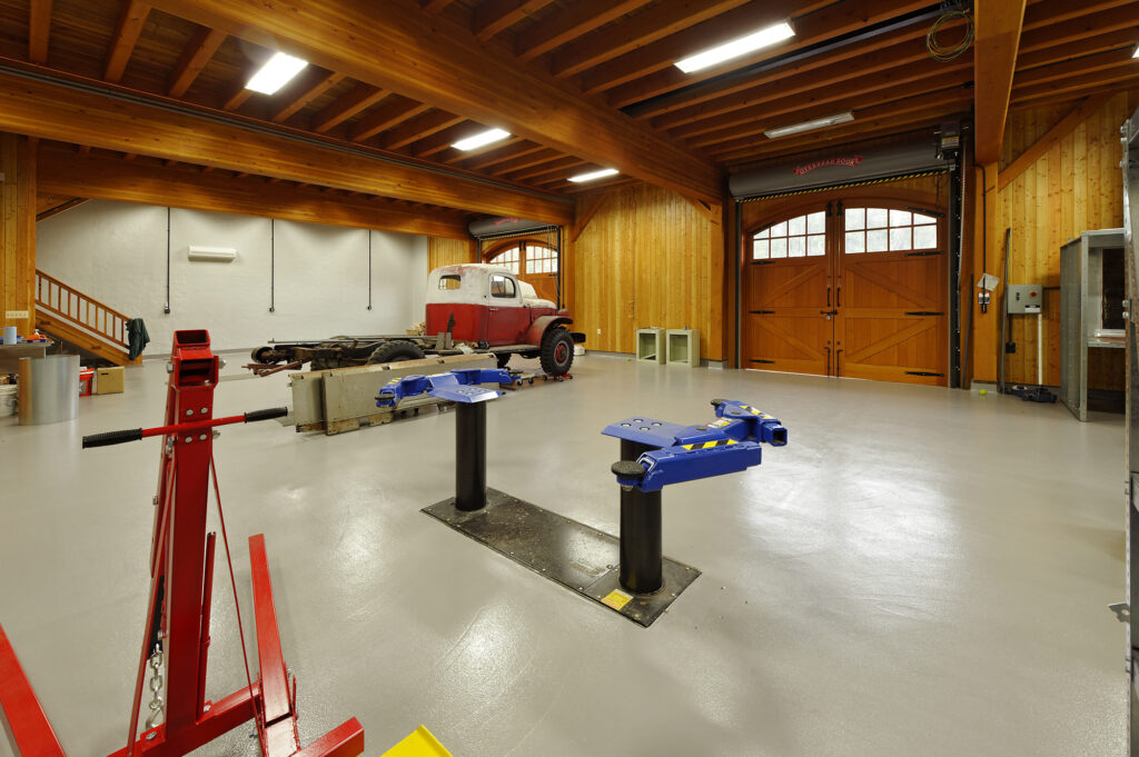 Timberframe Barn Hydraulic Lifts | Garages